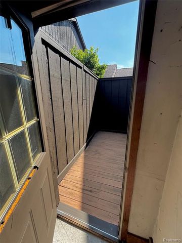 37122 Clubhouse Drive, Sterling Heights, MI 48312