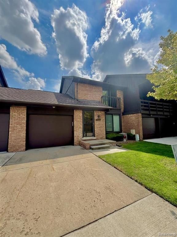 37122 Clubhouse Drive, Sterling Heights, MI 48312