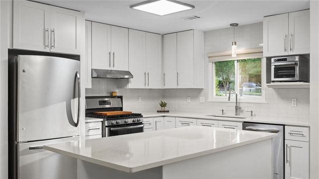 5025 Village Green Way, Alpharetta, GA 30009