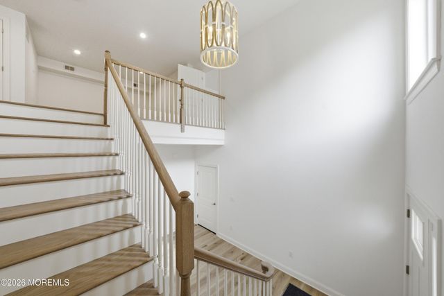 16 Remington Court, Farmingdale, NJ 07727