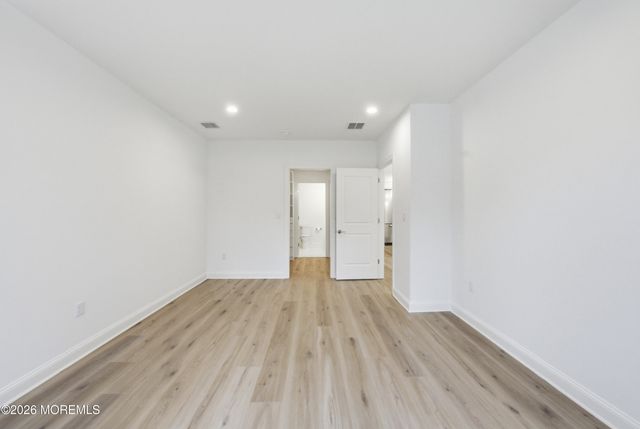 16 Remington Court, Farmingdale, NJ 07727