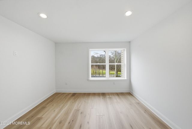 16 Remington Court, Farmingdale, NJ 07727