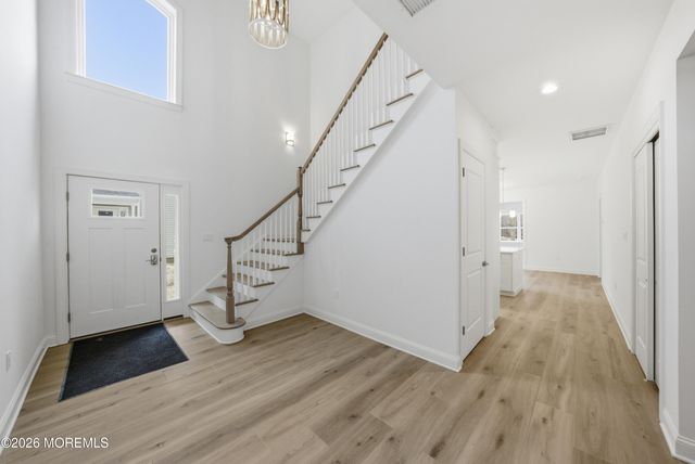 16 Remington Court, Farmingdale, NJ 07727