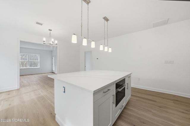 16 Remington Court, Farmingdale, NJ 07727