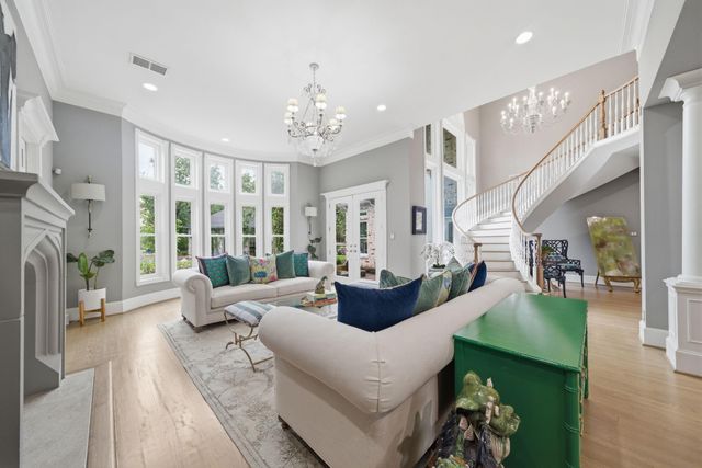 597 Piney Point Road, Piney Point Village, TX 77024