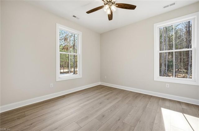 1312 Creekway DR, Smithfield, VA 23430