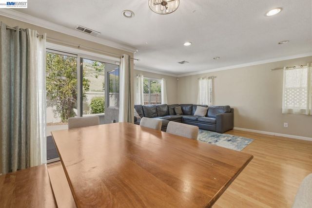 1130 Vista Pointe Cir, San Ramon, CA 94582