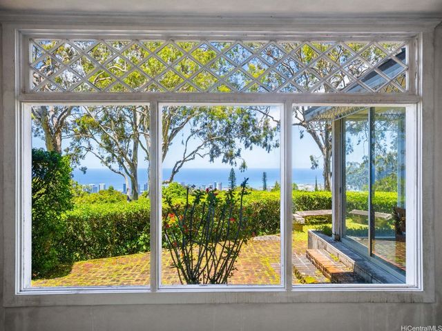 3330 Tantalus Drive, Honolulu, HI 96822