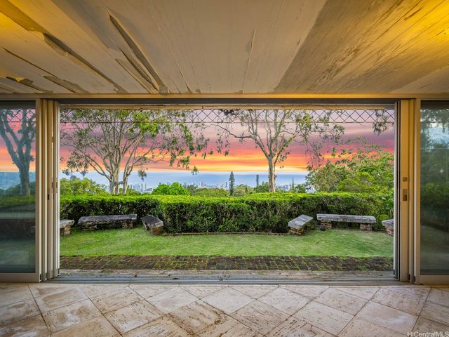 3330 Tantalus Drive, Honolulu, HI 96822