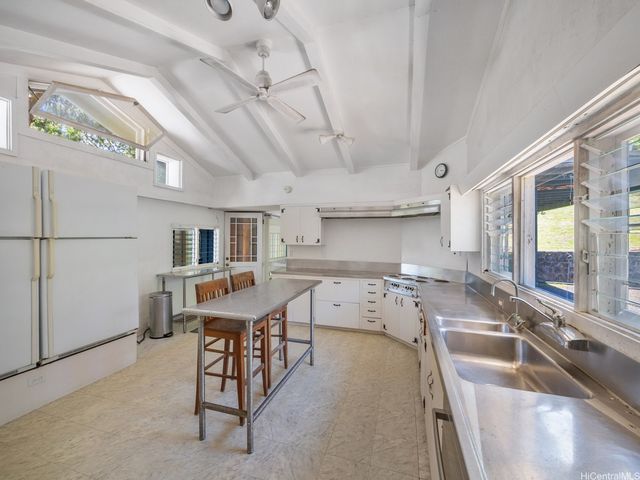 3330 Tantalus Drive, Honolulu, HI 96822