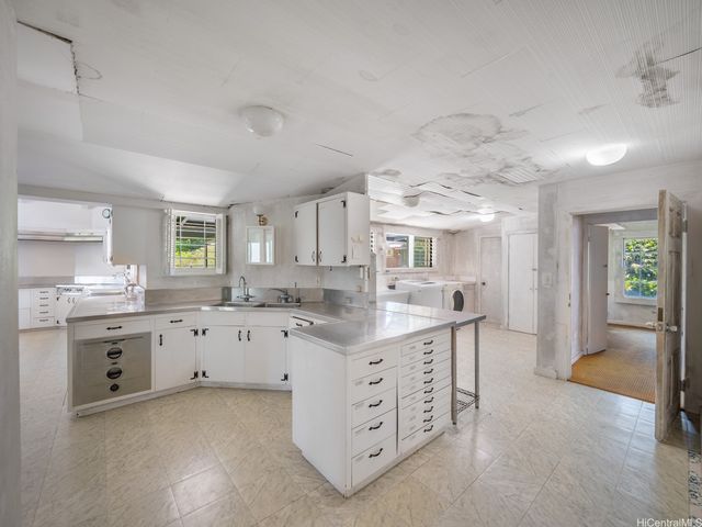 3330 Tantalus Drive, Honolulu, HI 96822