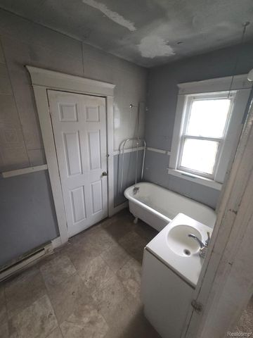 202 Tyler Street, Highland Park, MI 48203