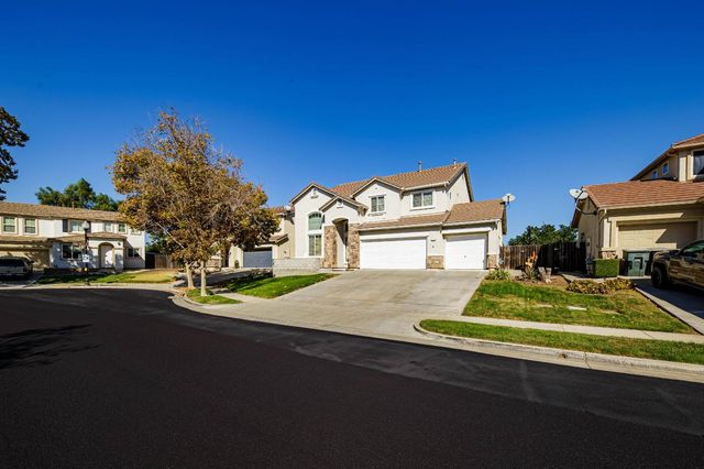 1373 Cougar Creek Dr, Patterson, CA 95363