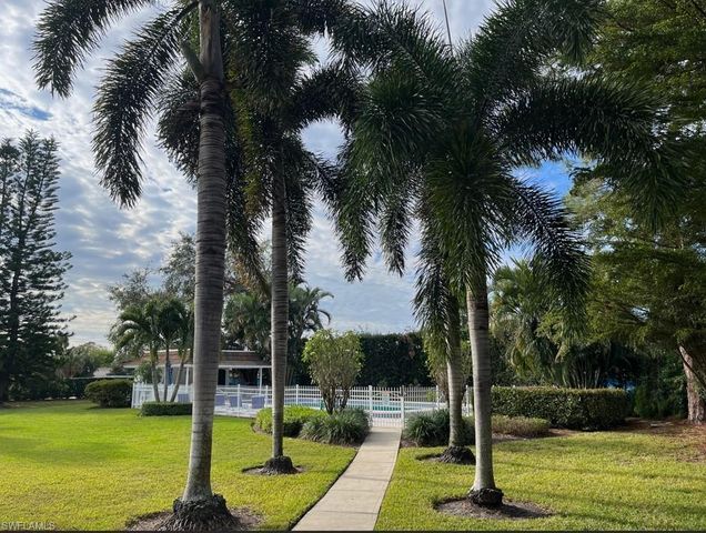 240 Palm River BLVD # C102, Naples, FL 34110