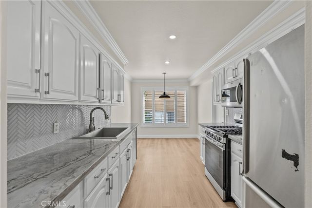 1742 S Bentley, Los Angeles, CA 90025