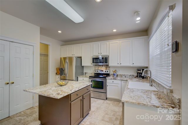 12125 Mountainside Lane, Charlotte, NC 28278