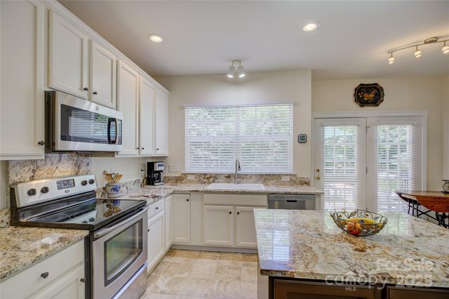 12125 Mountainside Lane, Charlotte, NC 28278