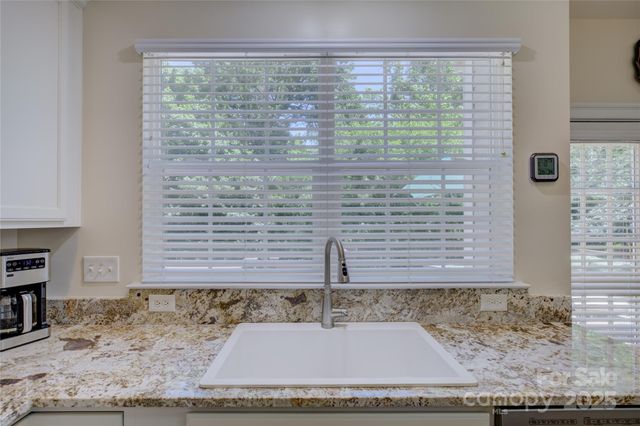 12125 Mountainside Lane, Charlotte, NC 28278