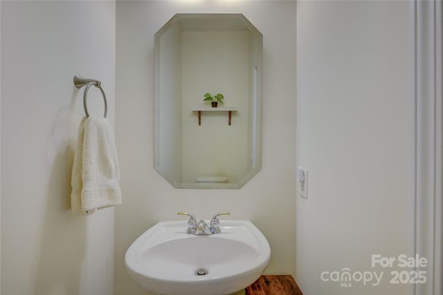 12125 Mountainside Lane, Charlotte, NC 28278
