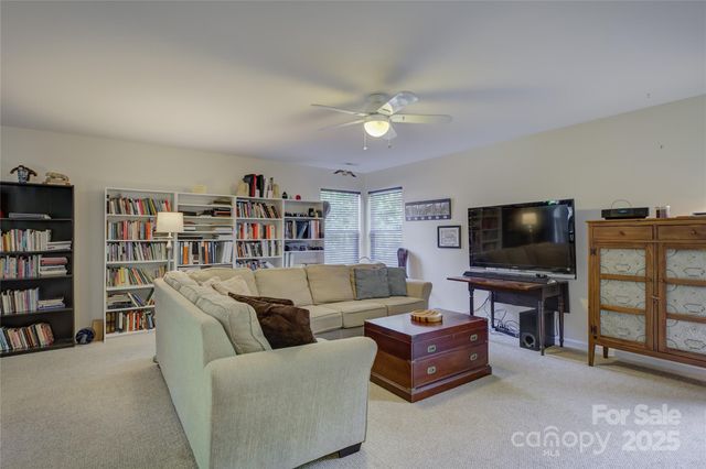 12125 Mountainside Lane, Charlotte, NC 28278