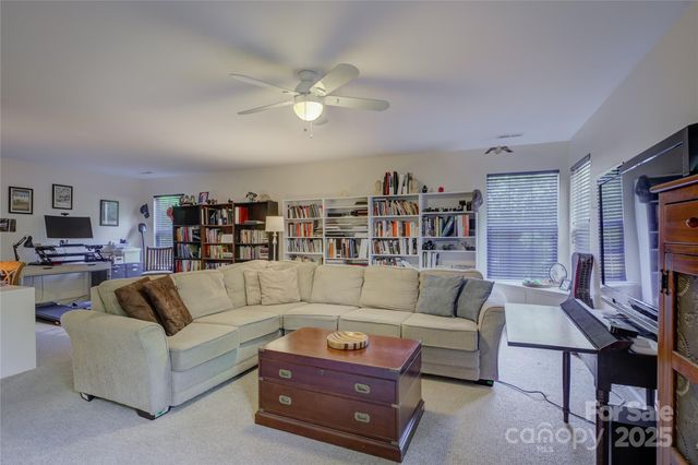 12125 Mountainside Lane, Charlotte, NC 28278