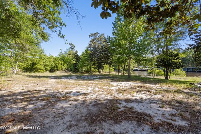 000 River Heights Lane, D'iberville, MS 39540