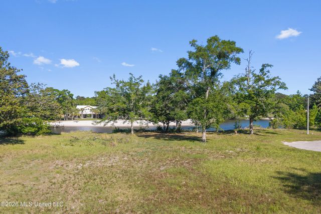 000 River Heights Lane, D'iberville, MS 39540