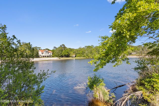 000 River Heights Lane, D'iberville, MS 39540