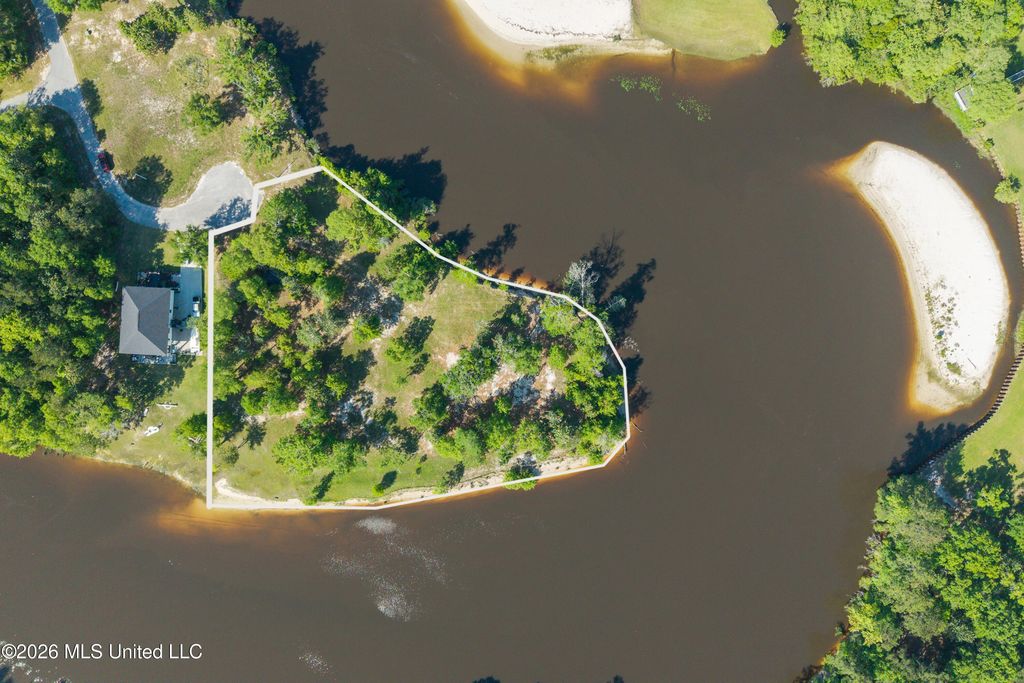 000 River Heights Lane, D'iberville, MS 39540