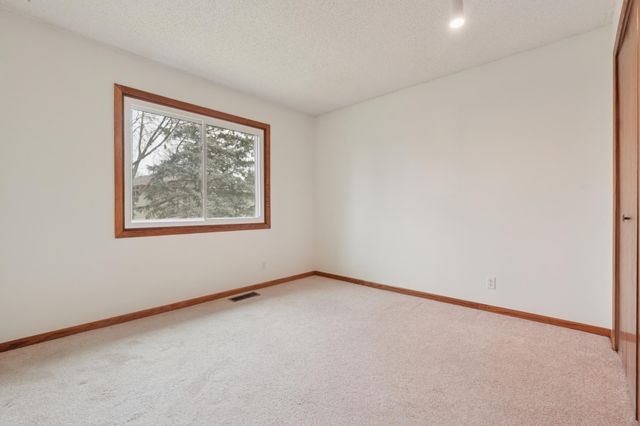 4370 Buckingham Court 1407, Vadnais Heights, MN 55127