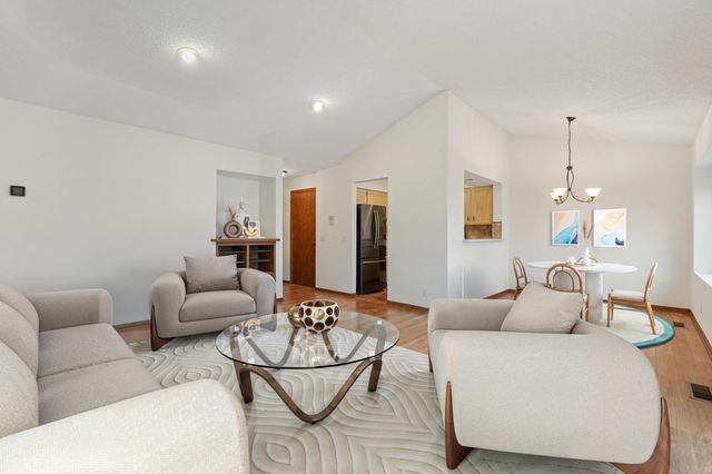 4370 Buckingham Court 1407, Vadnais Heights, MN 55127