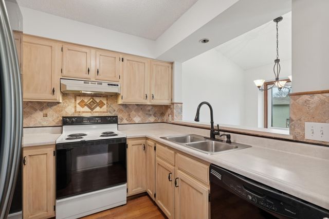 4370 Buckingham Court 1407, Vadnais Heights, MN 55127