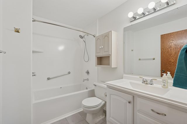 4370 Buckingham Court 1407, Vadnais Heights, MN 55127