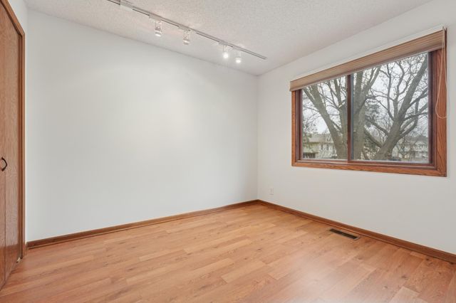 4370 Buckingham Court 1407, Vadnais Heights, MN 55127