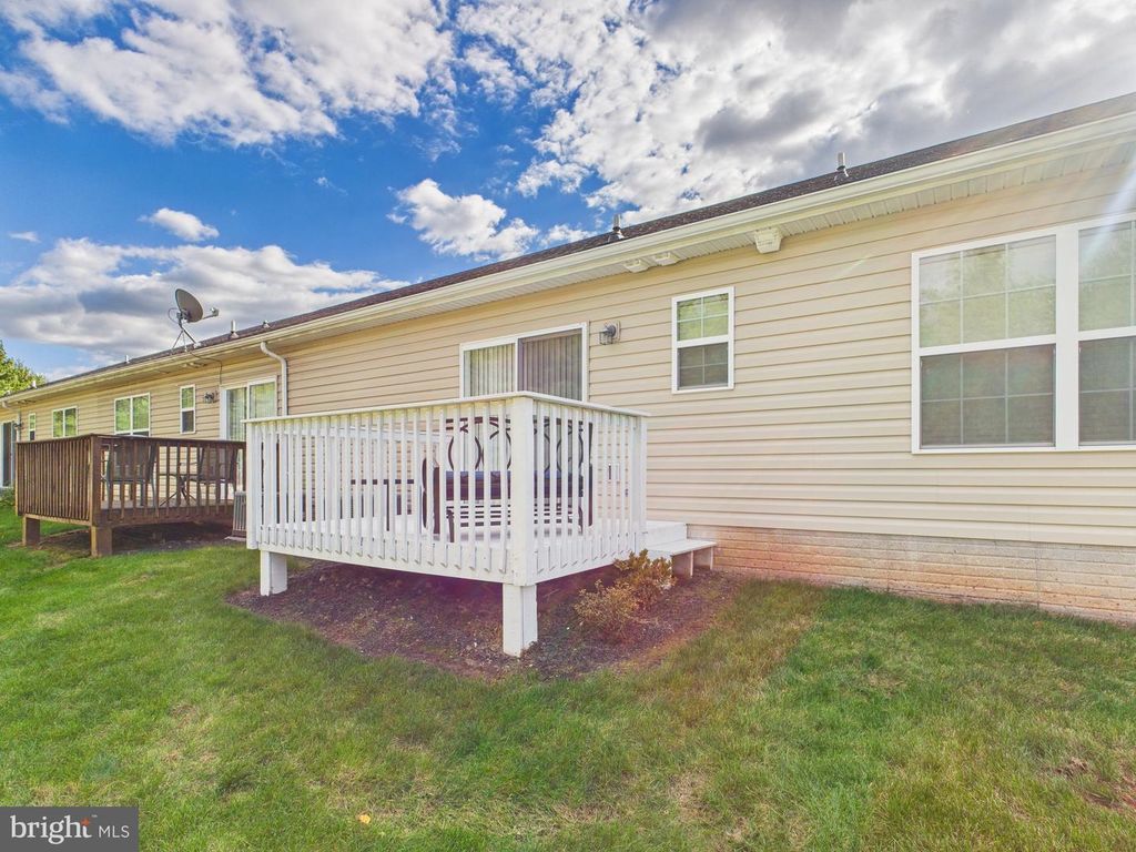 3040 BARLEY CIR #19, Dover, PA 17315