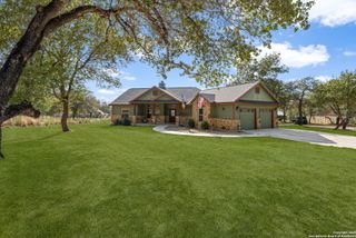 1858 burr oak, Adkins, TX 78101