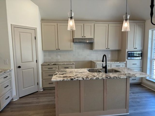 881 Day Star Drive, Hewitt, TX 76643
