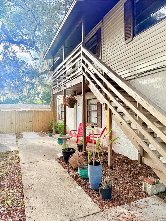 9402 N SEMMES STREET, Tampa, FL 33612