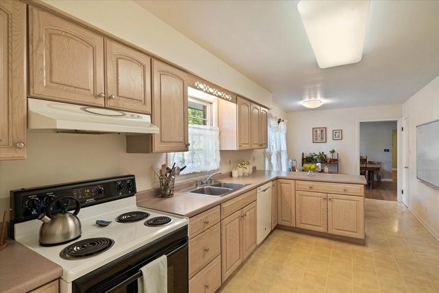 4830 Westfield ROAD, Mequon, WI 53092