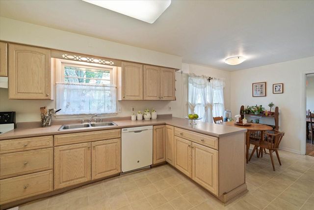 4830 Westfield ROAD, Mequon, WI 53092