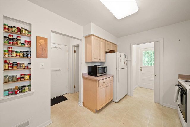 4830 Westfield ROAD, Mequon, WI 53092