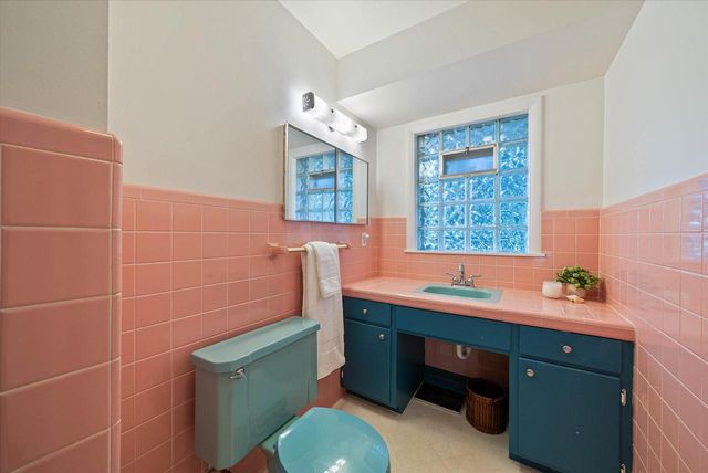 4830 Westfield ROAD, Mequon, WI 53092