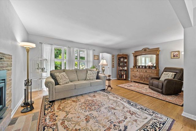 4830 Westfield ROAD, Mequon, WI 53092