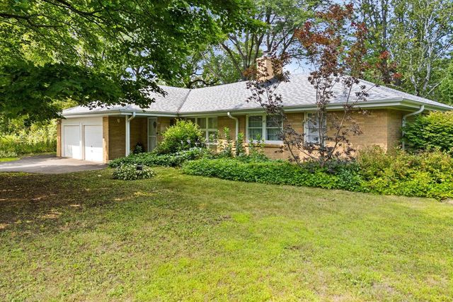 4830 Westfield ROAD, Mequon, WI 53092