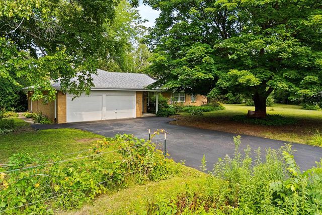 4830 Westfield ROAD, Mequon, WI 53092