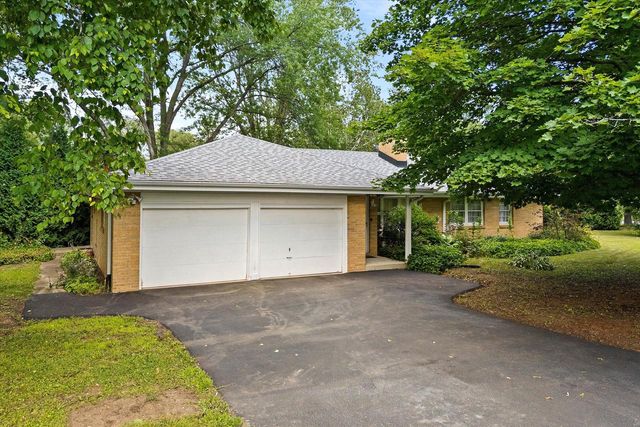 4830 Westfield ROAD, Mequon, WI 53092