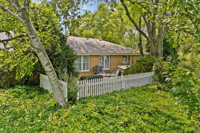 4830 Westfield ROAD, Mequon, WI 53092