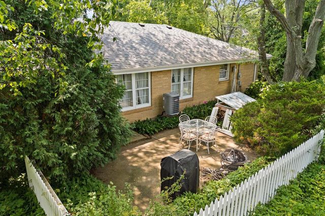 4830 Westfield ROAD, Mequon, WI 53092