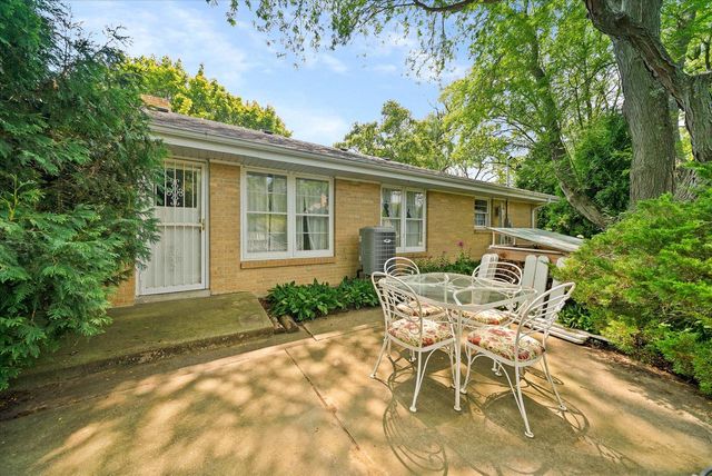 4830 Westfield ROAD, Mequon, WI 53092