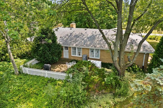 4830 Westfield ROAD, Mequon, WI 53092